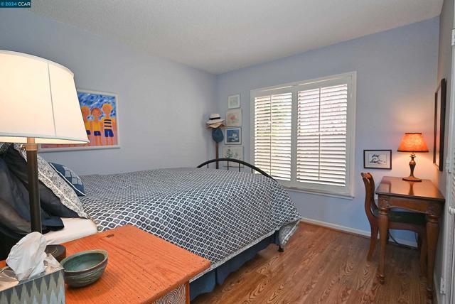 2748 Tice Creek Dr, Walnut Creek CA: https://media.crmls.org/mediaz/5b09d7dc-0319-4669-865a-bfd5e7ca04d7.jpg