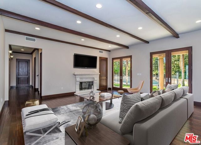 5427 Genesta Avenue, Encino CA: https://media.crmls.org/mediaz/5b0a62bc-dcef-428d-8415-0edbee1d5efc.jpg
