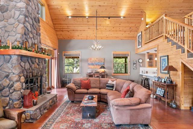 21900 Parrott Ranch Road, Carmel Valley CA: https://media.crmls.org/mediaz/5b0aa865-47bd-4dad-92f4-ac6d16e7396e.jpg