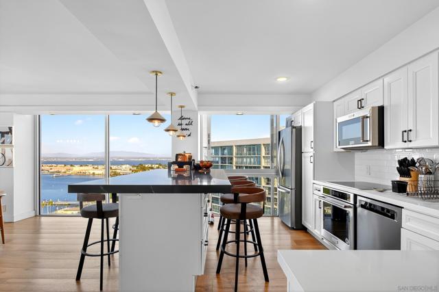 1810 Avenida Del Mundo, Coronado CA: https://media.crmls.org/mediaz/5b0afb9c-4c41-46ab-a1b4-627d24a977ec.jpg
