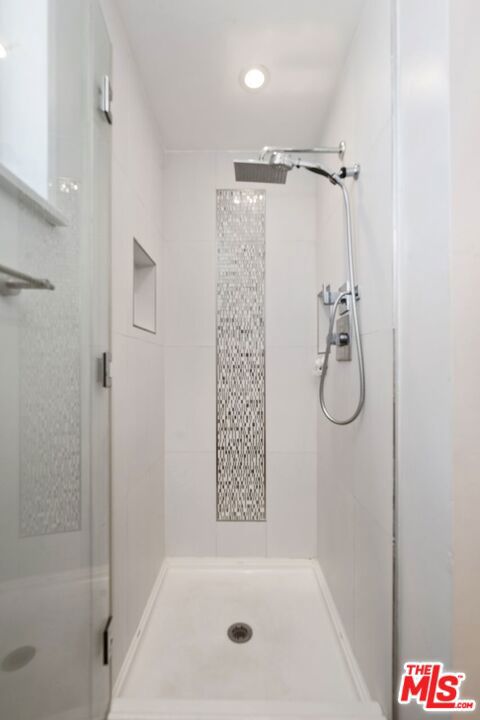 306 Bora Bora Way, Marina del Rey CA: https://media.crmls.org/mediaz/5b0afc7a-afb2-414c-bc38-7cc835bf848c.jpg