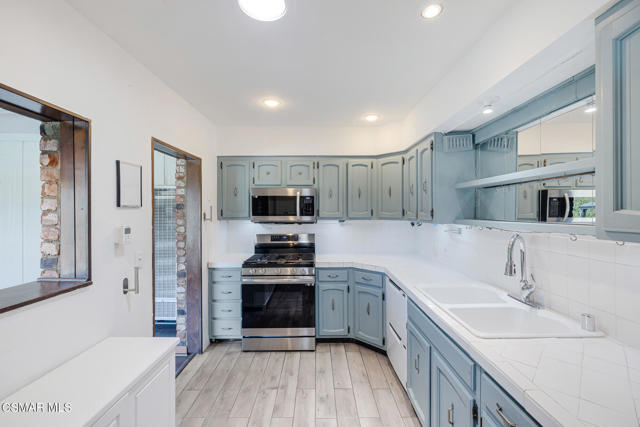 1585 Loma Drive, Ojai CA: https://media.crmls.org/mediaz/5b0b8e5b-2e4b-40d7-a05f-b028b02676b5.jpg