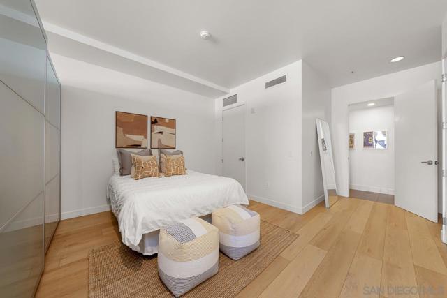 350 W Ash St, San Diego CA: https://media.crmls.org/mediaz/5b0c0b0a-e278-4557-b0e0-c9d83c926667.jpg