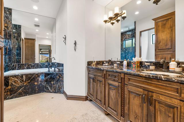 49006 Foxtail Lane, Palm Desert CA: https://media.crmls.org/mediaz/5b0cfbe1-ffbc-4f5d-ade1-4b3c9c97ef14.jpg