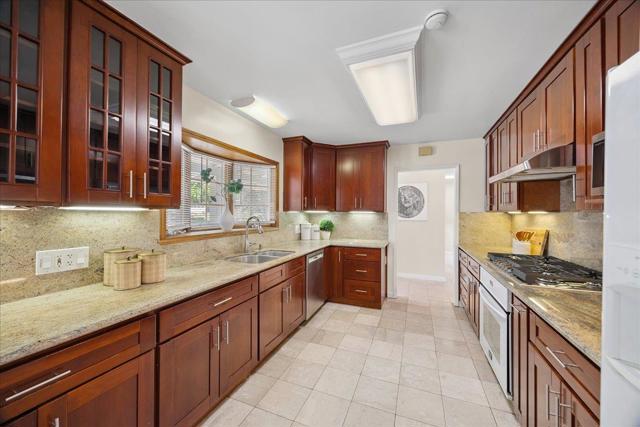 20345 Argonaut Drive, Saratoga CA: https://media.crmls.org/mediaz/5b0db473-d02f-4f60-be61-e5f4e89744d9.jpg
