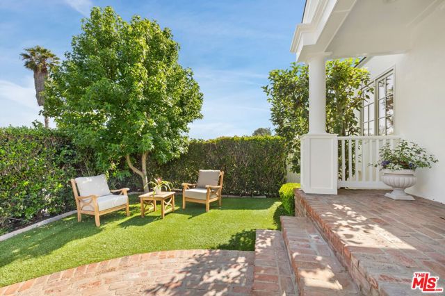 541 Homer Street, Manhattan Beach CA: https://media.crmls.org/mediaz/5b0de91c-ba7a-4c3a-8e12-9fc8fd898a52.jpg