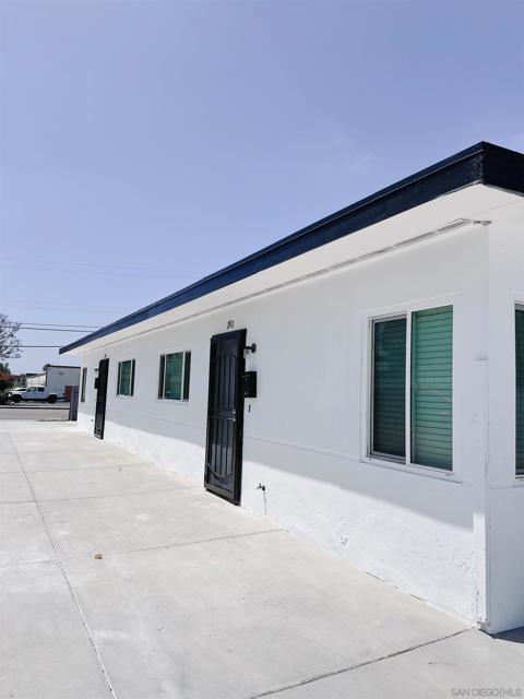 278 Oxford St, Chula Vista CA: https://media.crmls.org/mediaz/5b0eeb52-9af3-40be-b50f-7cf8d2be6435.jpg