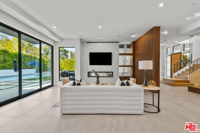 17401 Rancho Street, Encino CA: https://media.crmls.org/mediaz/5b0f1201-c892-4bc3-841a-86e5782fe8dc.jpg