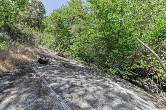 18757 Sunrise Way, Tuolumne CA: https://media.crmls.org/mediaz/5b0f4b1b-0592-45cf-a381-f5e889686e30.jpg