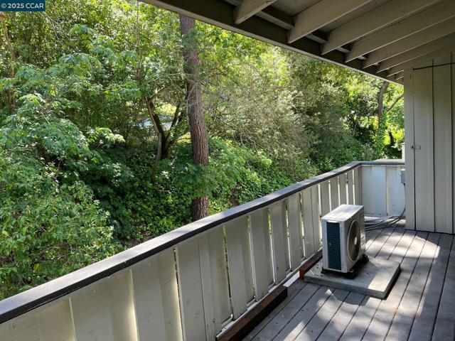 67 Brookwood Rd, Orinda CA: https://media.crmls.org/mediaz/5b0fa2cb-a1fd-4455-bb50-cda42c76d326.jpg