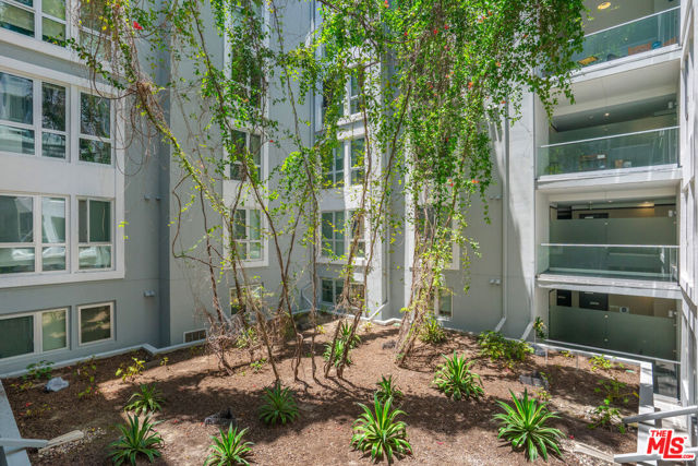 1168 S Barrington Avenue, Los Angeles CA: https://media.crmls.org/mediaz/5b0fd49b-6265-42ef-bb9a-3cbdbf49405b.jpg