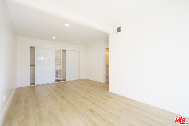 10126 Reseda Boulevard, 105 photo 7