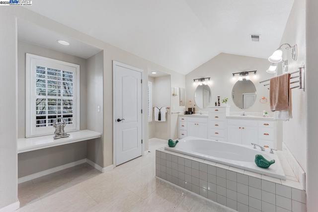 2744 Redbridge Rd, Tracy CA: https://media.crmls.org/mediaz/5b107ae4-ade5-4334-869c-9d9b796ae65b.jpg