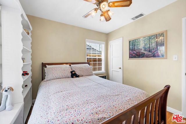 6611 Gerald Avenue, Lake Balboa CA: https://media.crmls.org/mediaz/5b107d0c-d491-4fc1-bf73-413e847ce1db.jpg
