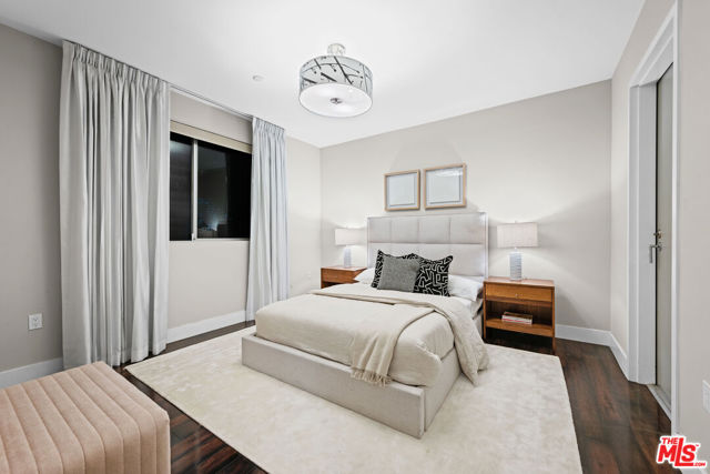 1411 N Detroit Street, Los Angeles CA: https://media.crmls.org/mediaz/5b1083b3-a3d9-46d4-a45c-1ebd74b79d57.jpg