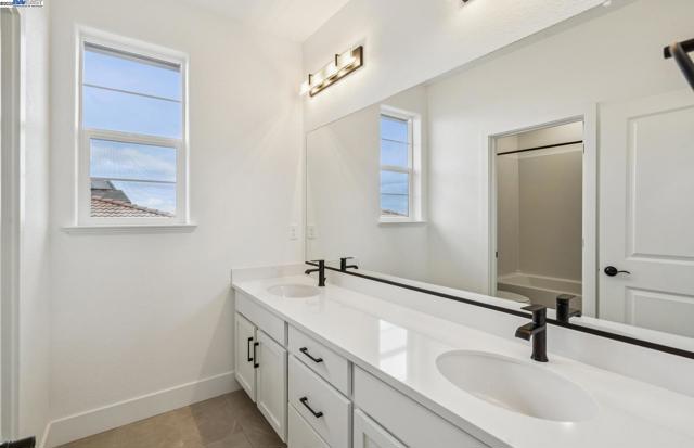 373 E Gobind Blvd, Mountain House CA: https://media.crmls.org/mediaz/5b1113c2-84be-4da6-80d7-8b62b7508a6a.jpg