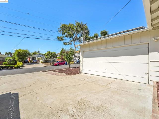 589 Evangeline Way, Hayward CA: https://media.crmls.org/mediaz/5b12489a-7788-42ff-bfb8-41ccb2e75602.jpg