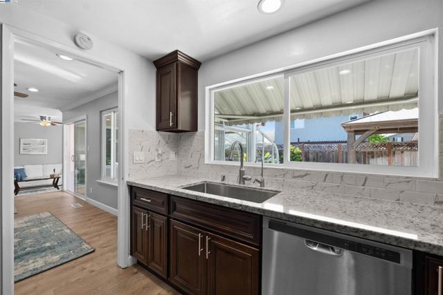 5095 Nottingham Ct, Newark CA: https://media.crmls.org/mediaz/5b124edc-0bc1-4a01-9b85-c179a0d51cc1.jpg