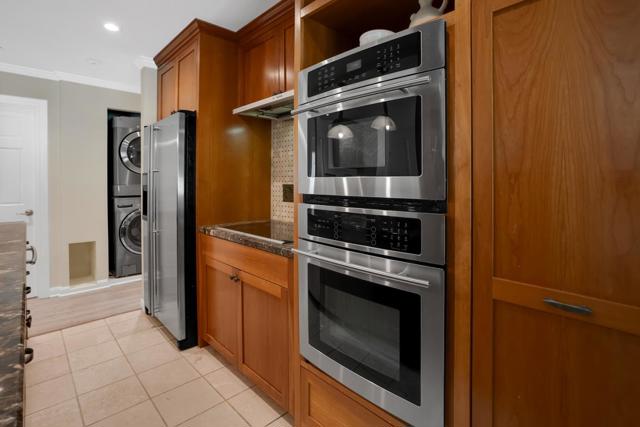 1070 Mercedes Avenue, Los Altos CA: https://media.crmls.org/mediaz/5b126bef-4962-49a2-96c3-d03142614031.jpg