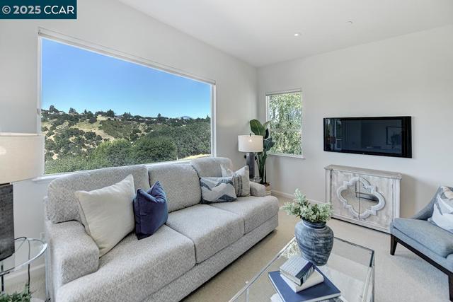 2916 Saklan Indian Dr, Walnut Creek CA: https://media.crmls.org/mediaz/5b12a514-c69d-4eb9-aa40-3b15948dabfc.jpg