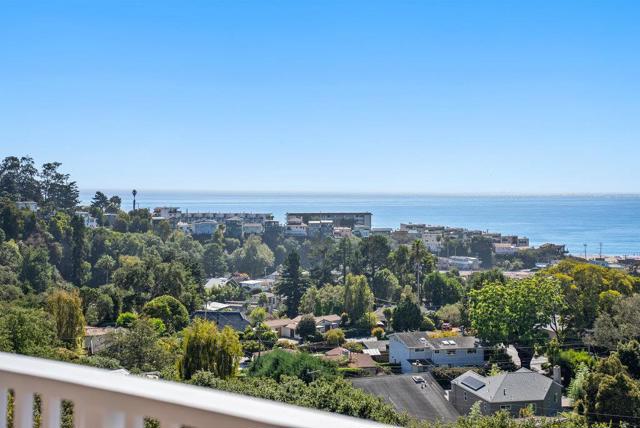 220 Shoreview Drive, Aptos CA: https://media.crmls.org/mediaz/5b12b317-8ded-4e96-afe0-94a7e97756cd.jpg