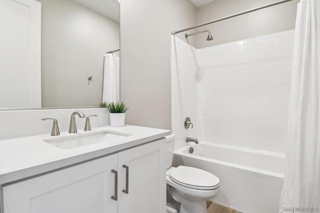6698 Spartina Ct, Carlsbad CA: https://media.crmls.org/mediaz/5b12dbee-7e8e-4147-a548-d11a450fda01.jpg