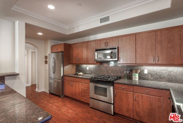 1862 S Bentley Avenue, Los Angeles CA: https://media.crmls.org/mediaz/5b13a32f-3311-4582-a6dc-102a78df526d.jpg