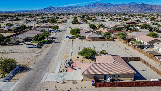 1224 Red Sea Avenue, Thermal CA: https://media.crmls.org/mediaz/5b13c41f-8b0a-4b26-842b-6b388273c543.jpg