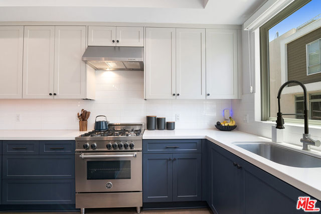 1400 N Fuller Avenue, Los Angeles CA: https://media.crmls.org/mediaz/5b1437a6-b997-441c-af47-ba254b52a825.jpg