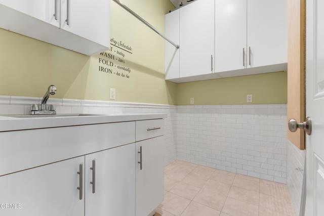 Detail Gallery Image 14 of 29 For 2503 Allanjay Pl, Glendale,  CA 91208 - 5 Beds | 4 Baths