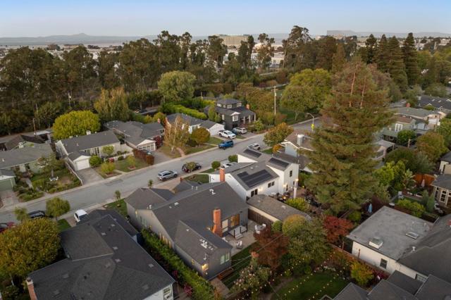 1549 Eastmoor Road, Burlingame CA: https://media.crmls.org/mediaz/5b149fe7-96bc-4c49-9c88-a2b0189f7706.jpg