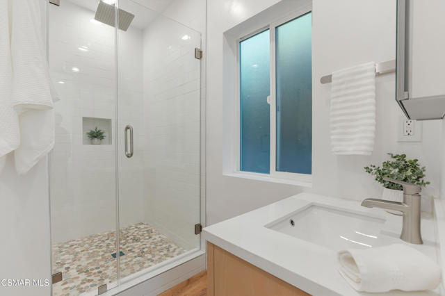 568 Bristol Avenue, Simi Valley CA: https://media.crmls.org/mediaz/5b14f1c0-1941-463c-9e71-45dca6a213e0.jpg