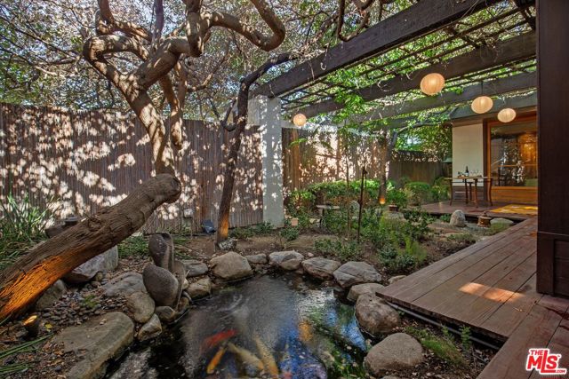 465 N Calle Rolph, Palm Springs CA: https://media.crmls.org/mediaz/5b1519d5-9b43-4e7b-8e83-a16f30f77703.jpg