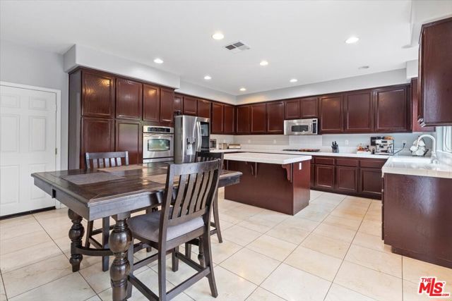 Image 14 of 39 For 7915 Saddletree Court