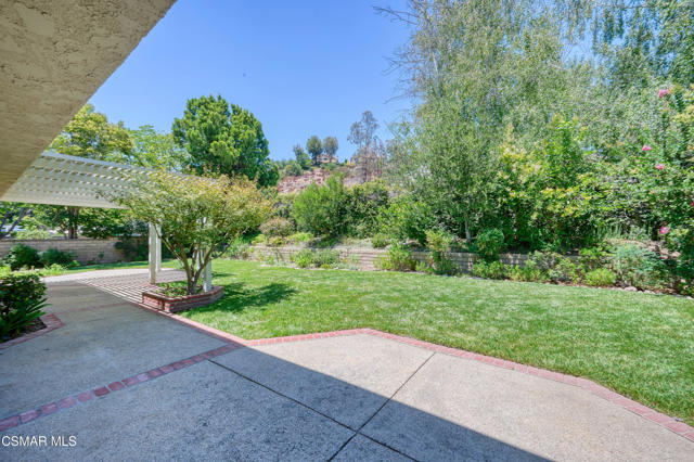3041 Three Springs Drive, Westlake Village CA: https://media.crmls.org/mediaz/5b15b047-1821-4954-b7ea-31aab896edbb.jpg