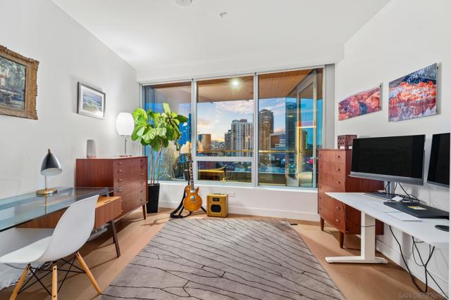 888 W E Street, San Diego CA: https://media.crmls.org/mediaz/5b15c2e5-2471-4568-abcb-2d7dc9b1ebd6.jpg