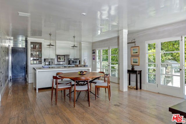 271 Amalfi Drive, Santa Monica CA: https://media.crmls.org/mediaz/5b160686-3786-414d-8ae6-d44d5d0e2d5f.jpg