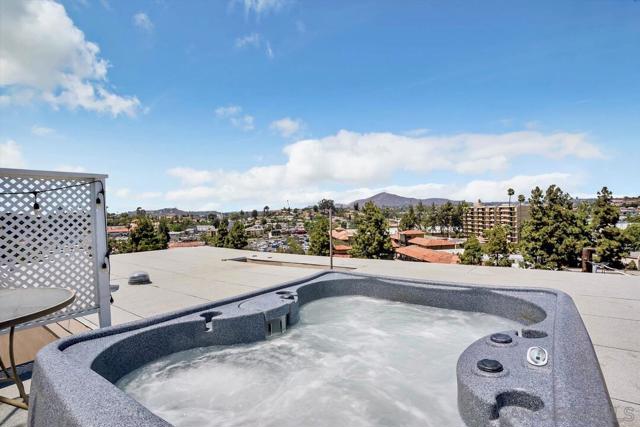 8060 Lemon Ave, La Mesa CA: https://media.crmls.org/mediaz/5b17c402-9772-48b6-a461-f6af6a9c58f9.jpg