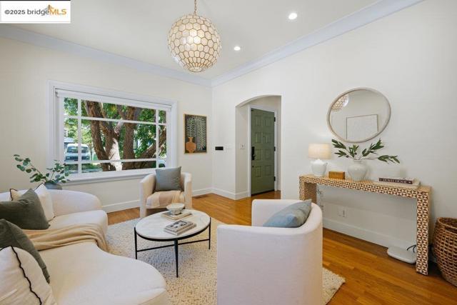 1420 Stannage Ave, Berkeley CA: https://media.crmls.org/mediaz/5b1803eb-4622-49e9-bceb-4d8501b6820e.jpg