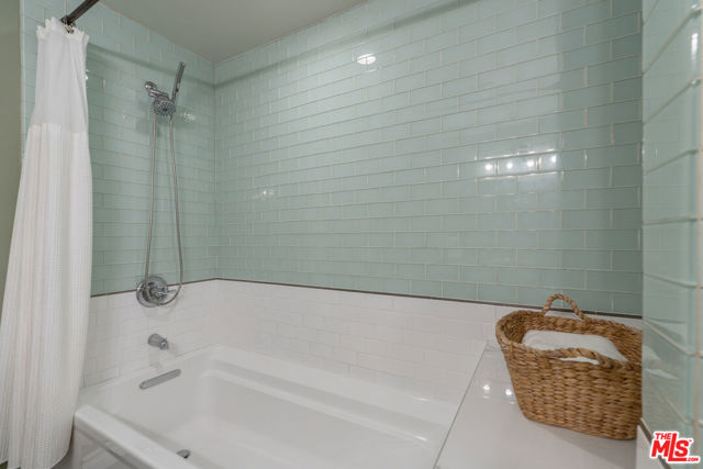 3743 S Canfield Avenue, Los Angeles CA: https://media.crmls.org/mediaz/5b181c12-f5d1-4da3-9743-11ab06fc55cd.jpg
