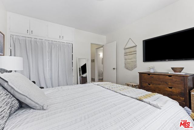 2033 EUCLID Street, 2 photo 8