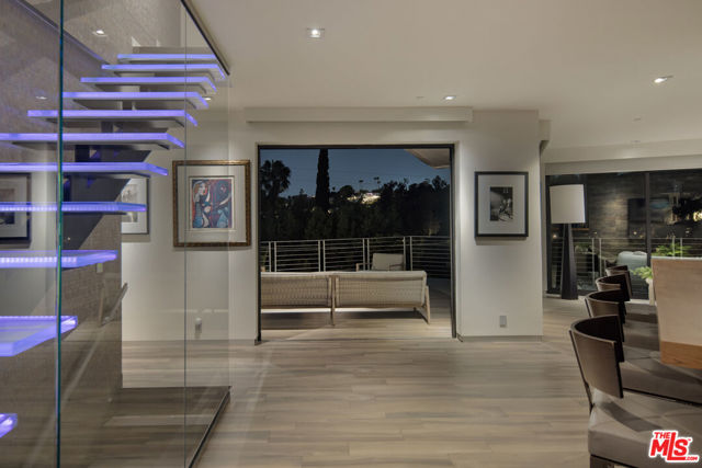 5751 Valley Oak Drive, Los Angeles CA: https://media.crmls.org/mediaz/5b18a28f-3740-49c3-9c00-b43da99205c9.jpg