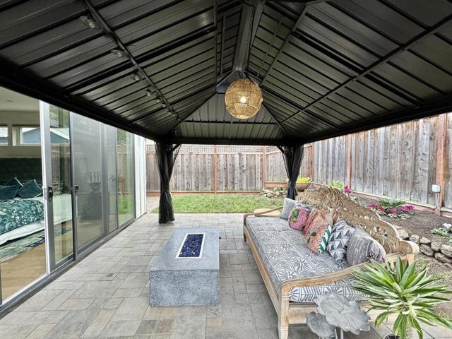 16 Hillview Avenue, Redwood City CA: https://media.crmls.org/mediaz/5b18d832-bc3a-4af9-8325-7744ca346319.jpg