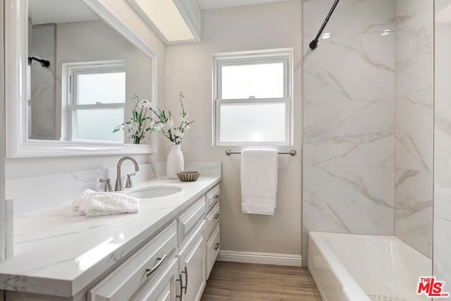4307 Keystone Avenue, Culver City CA: https://media.crmls.org/mediaz/5b18fbb8-8d3d-4e43-b4b8-99808867ef26.jpg