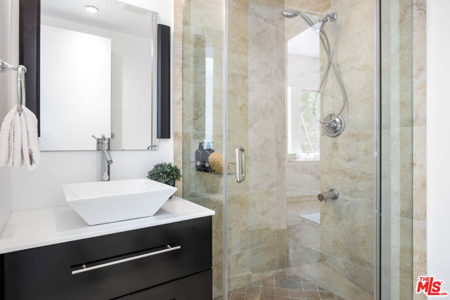 1642 Lindacrest Drive, Beverly Hills CA: https://media.crmls.org/mediaz/5b19693d-01c0-4b2d-aeea-3a4f599270e7.jpg