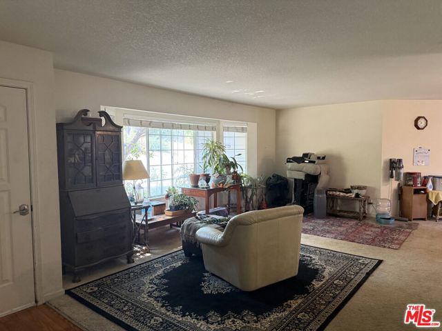31199 Rolling Meadow Court, Coarsegold CA: https://media.crmls.org/mediaz/5b19cb83-5103-438f-a9e4-620a7452fcd5.jpg