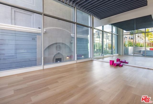 200 W Ocean Boulevard, Long Beach CA: https://media.crmls.org/mediaz/5b19ee91-db30-4131-8208-877f61471fb3.jpg