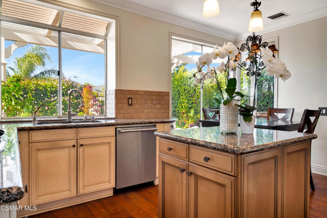 5177 Pesto Way, Oak Park CA: https://media.crmls.org/mediaz/5b1a0716-a86a-49ed-824a-427869687e2a.jpg