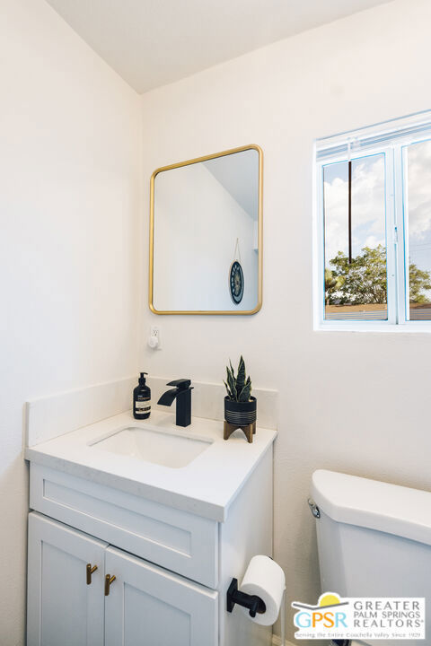 6974 Apache Trail, Yucca Valley CA: https://media.crmls.org/mediaz/5b1a8ee6-f403-493b-953b-c9f8a63bc415.jpg