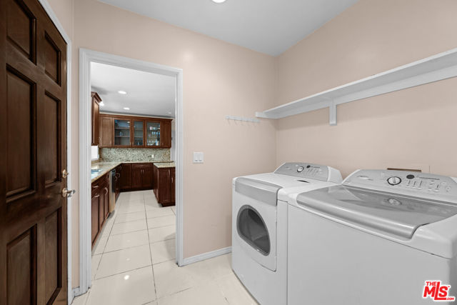 1147 S Point View Street, Los Angeles CA: https://media.crmls.org/mediaz/5b1ad07f-3d0e-4630-8935-4827a66052f6.jpg